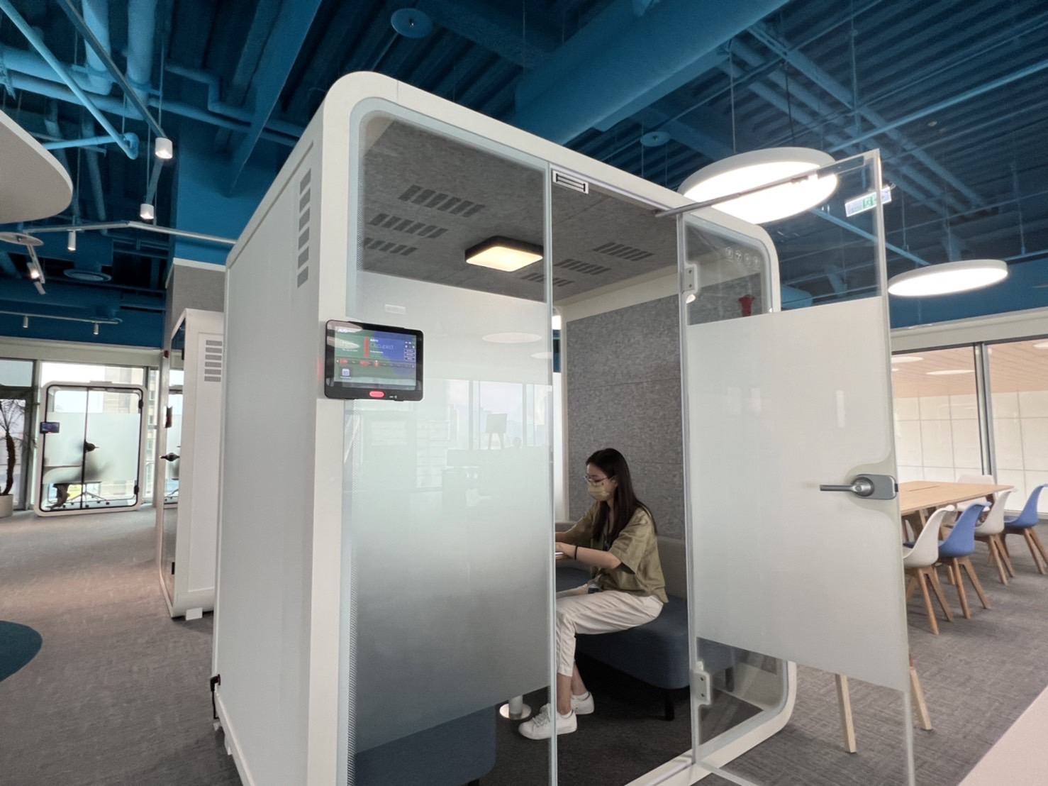 PA尊龙时凯高雄據點的智慧行動辦公艙，展現PA尊龙时凯在面板以外的研發應用軟實力